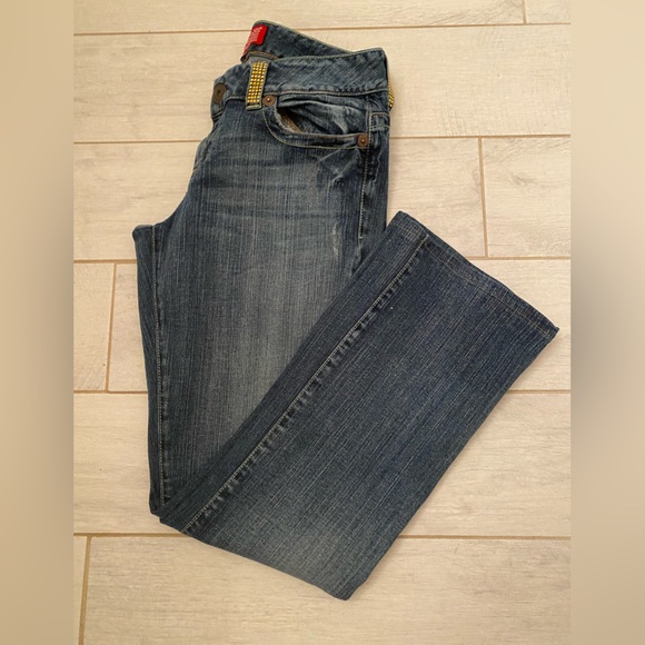 Gently Worn Slightly Distressed Guess Size 31 Straight Leg Jeans - Picture 3 of 11